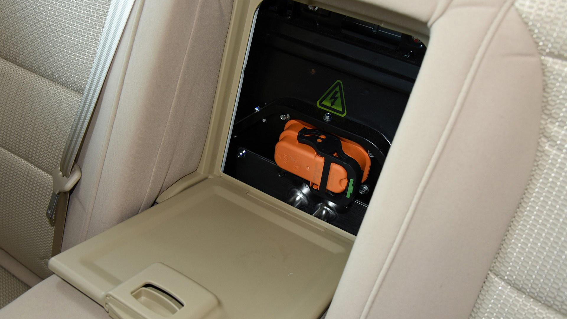 广汽传祺ga5高压配电盒维修,传祺ga5维修开关在哪