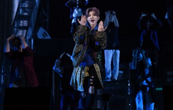 邓超鹿晗溜冰场搞笑,邓超鹿晗帅气视频