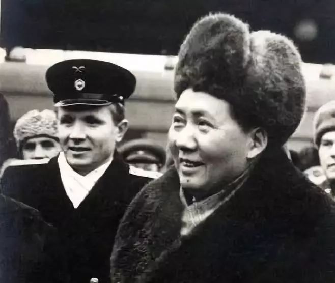 斯大林70大寿时,毛*东泽**为何送2万斤大葱萝卜白菜梨?别有用意