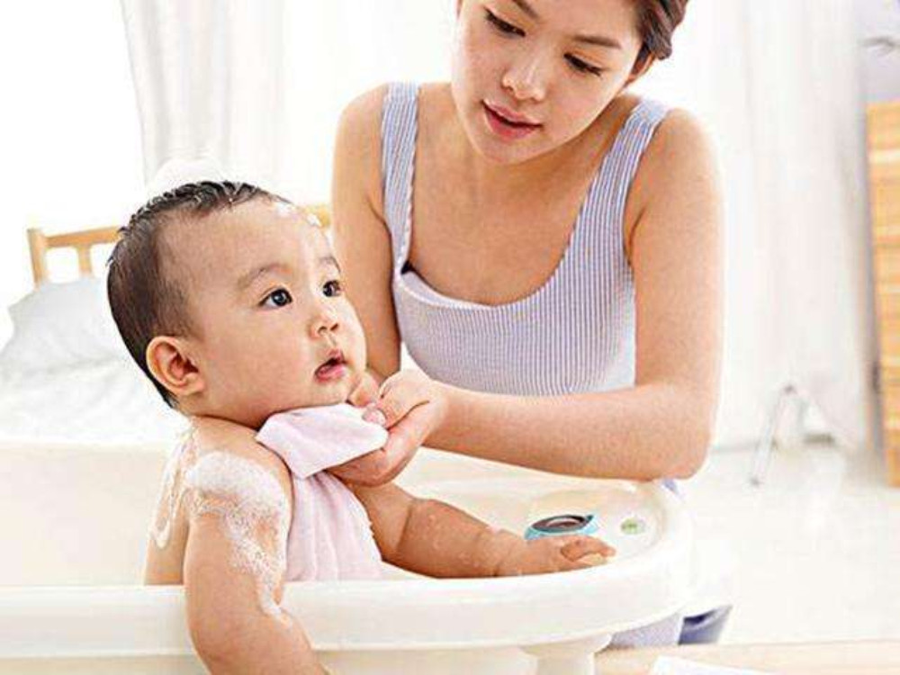 小孩冬天洗澡感冒了怎么办,还在为宝宝生病烦恼吗
