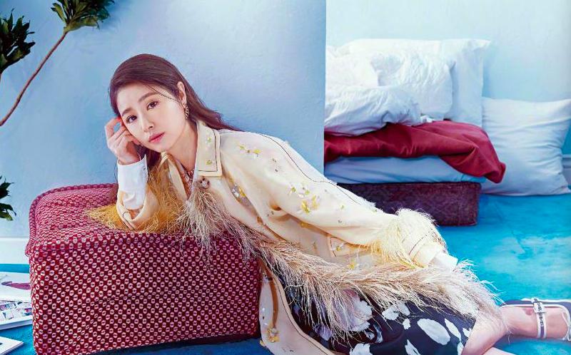 林心如穿露肩礼服,林心如惹争议穿紧身衣出席活动