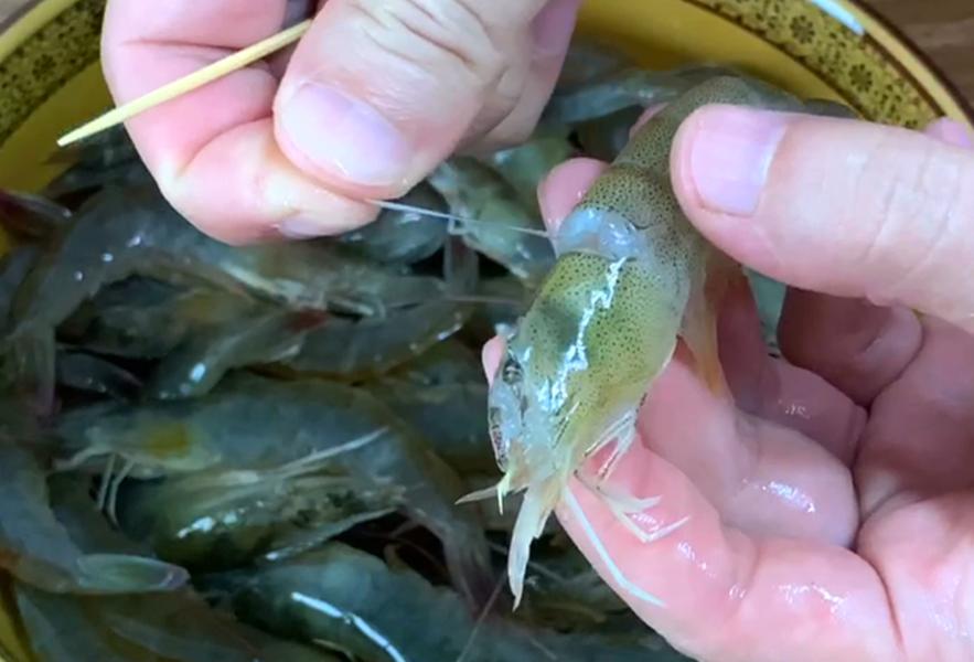 吃虾要不要去虾线,渔民吃大虾去虾线吗