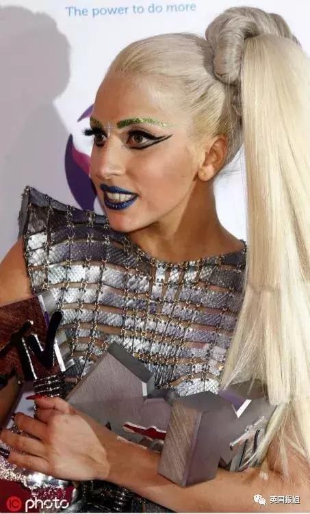 gaga靠一部电影重回事业巅峰,ladygaga转行做什么了
