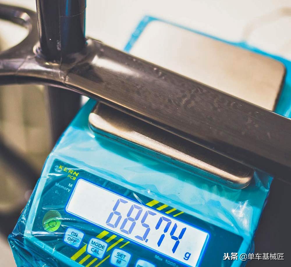 不偷奸不耍滑：实实在在的790g山地车车架，竟然还包含了桶轴