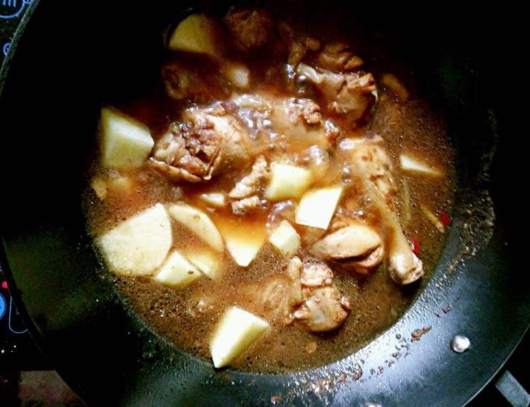 土豆里倒入一瓶可乐，味道提升一个档次，隔壁小孩都馋哭了