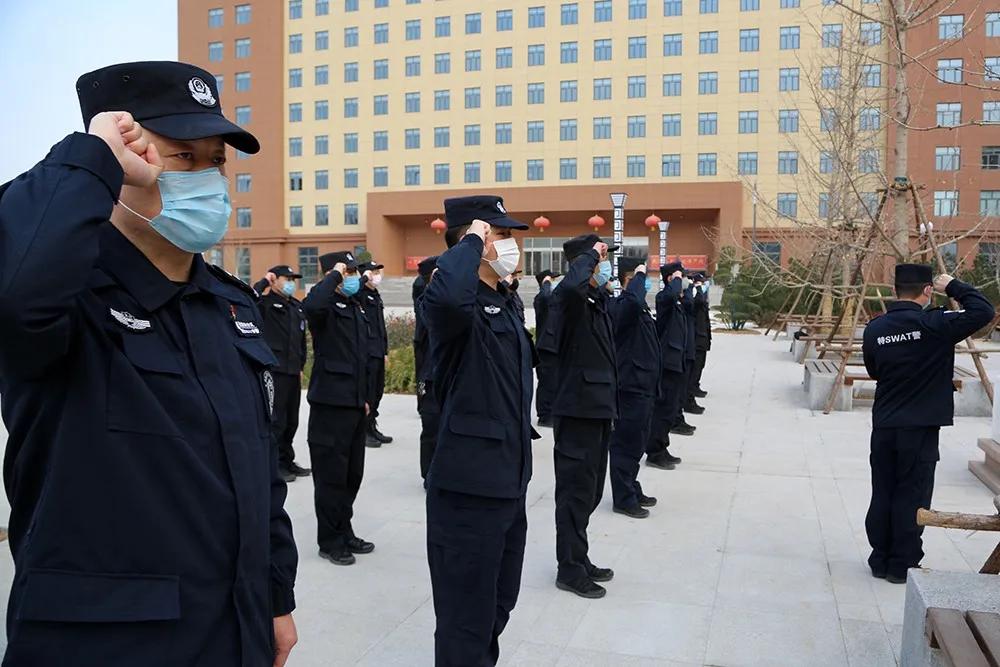 巡特警支队学雷锋工作总结,特警开展学雷锋活动简报