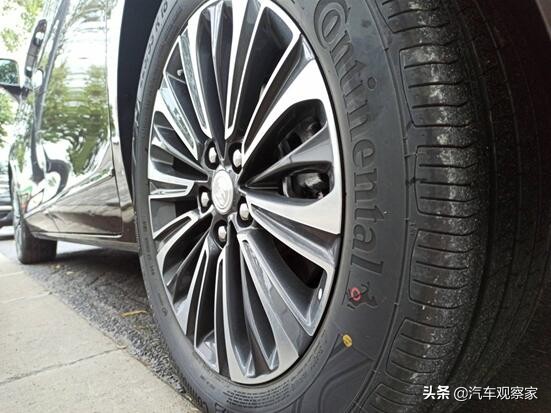 别克gl82014经典版陆尊,别克gl82022款652t豪华测评