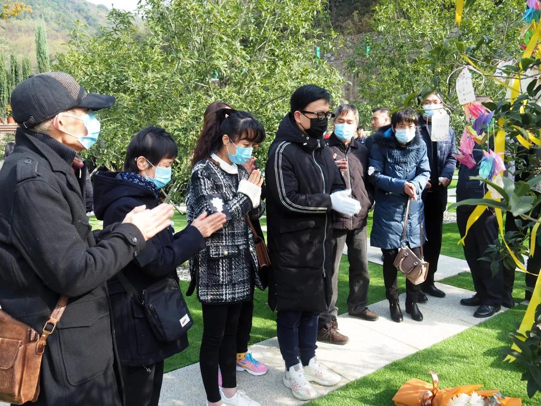 同泰第四届集体树葬圆满举行，21位树葬人士回归自然