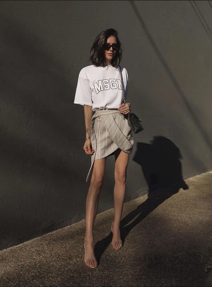 腿粗屁股大女生穿个什么裙子,腿粗屁股大的女生穿裤子还是裙子