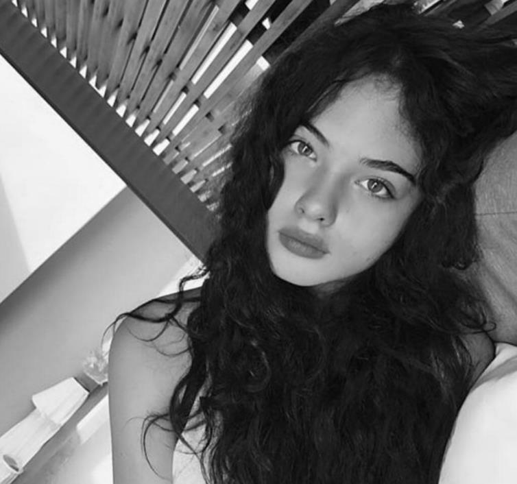 拥有祖传的神颜，进军时尚圈成新宠儿，老妈还是意大利性感女神