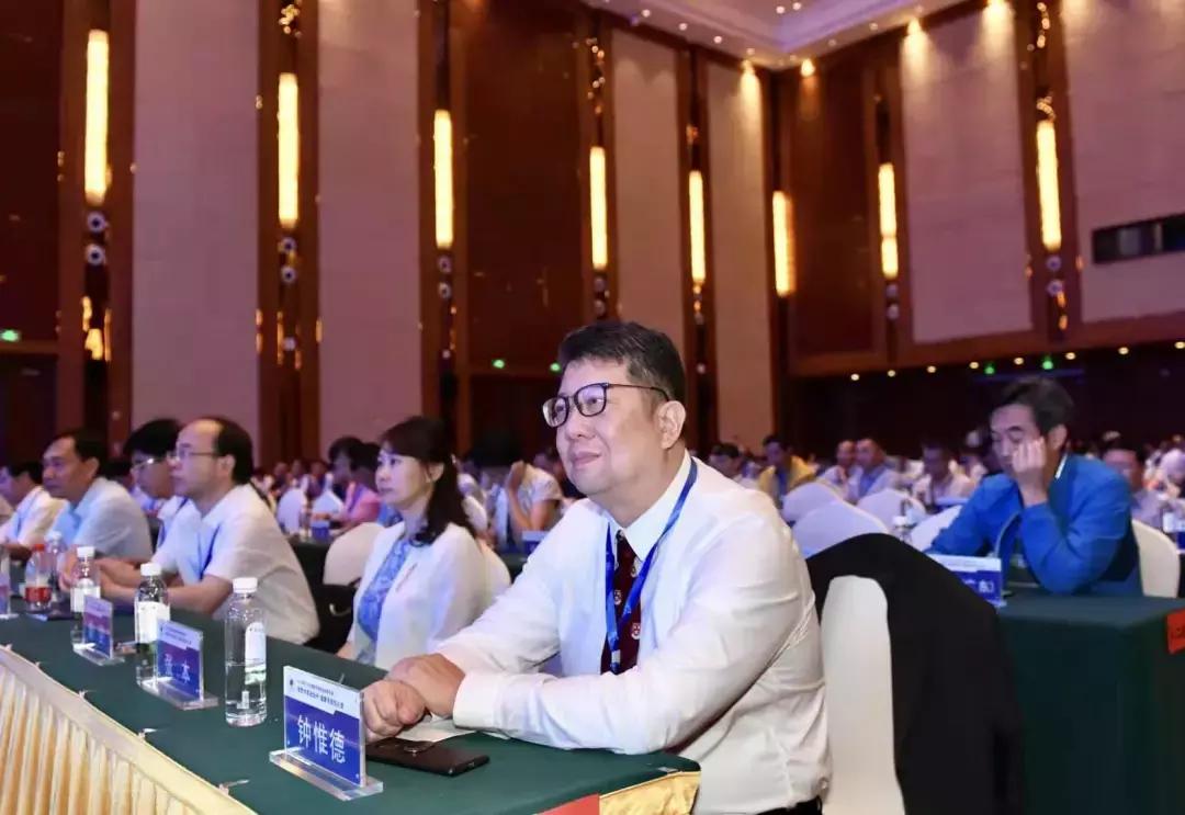 钟南山一家人的事迹,钟南山一家人图片