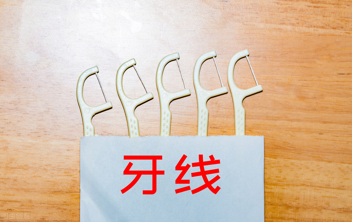 60岁阿姨被缝线针戳破膝盖,引发感染,住院治疗1个月