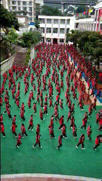 闺蜜生日送蛋糕还是送礼物呢,闺蜜过生日给他送什么零食好呢