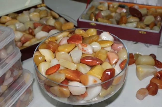 新疆自捡戈壁奇石,新疆戈壁滩有哪些奇石