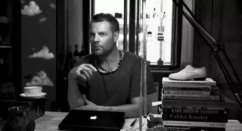 全球仅50多家店、年销售2亿欧元的Acne，门头竟然无LOGO？