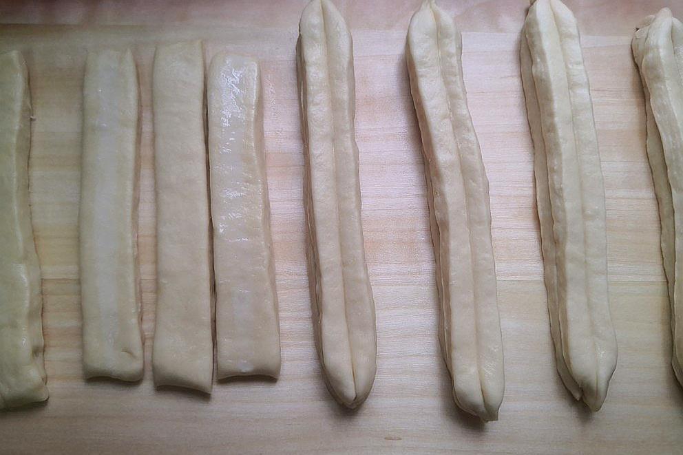 炸油条教程和配方无膨松剂,油条专用面粉炸油条的方法