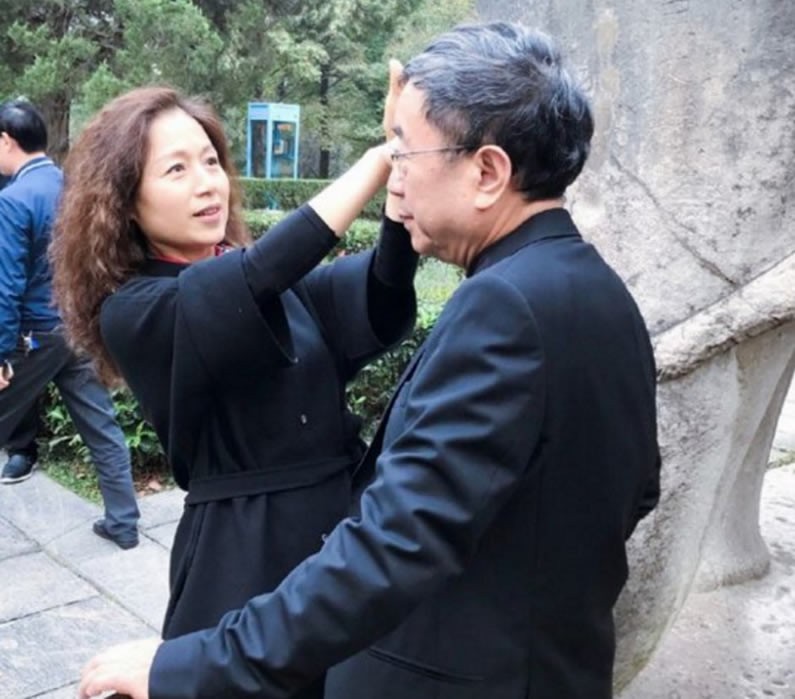 余秋雨前妻李红个人简介,余秋雨前妻李红真实照片