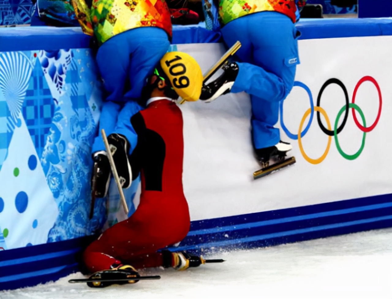 喝水时的搞笑表情包,跑步表情包搞笑图片高清