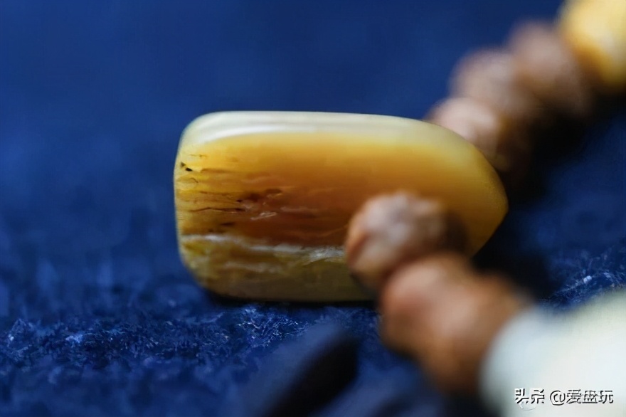 驼骨手串开裂图片,驼骨珠子开裂是怎么回事