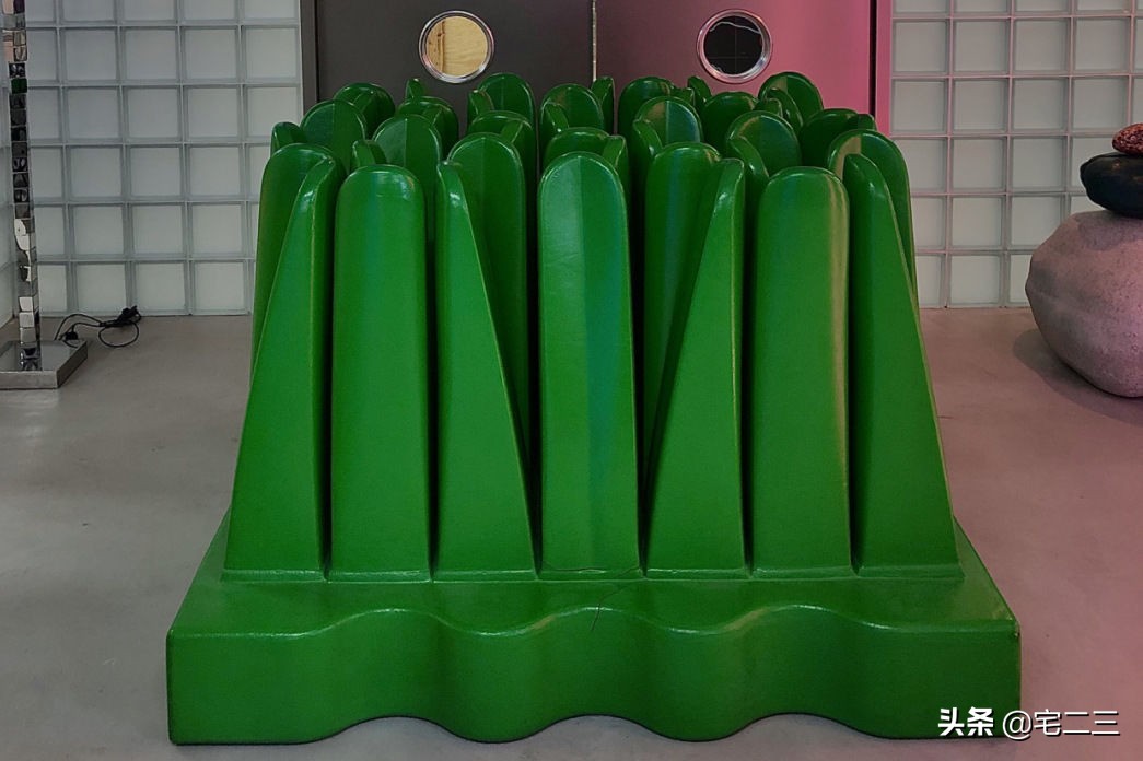 从KAWS、村上隆到草间弥生,为什么潮玩艺术也进军家居界了?