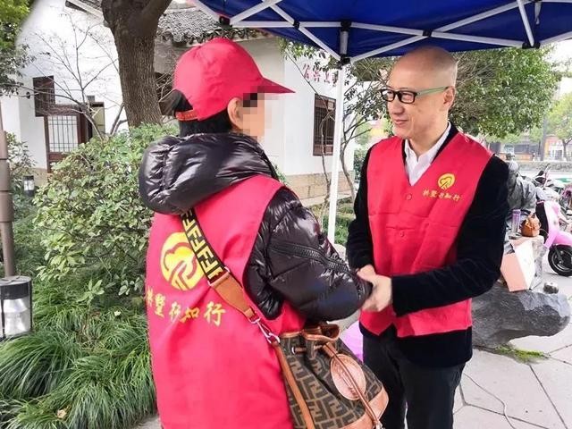 东北小伙靠视频赚了一百万,东北男子靠解说汽车赚500万元