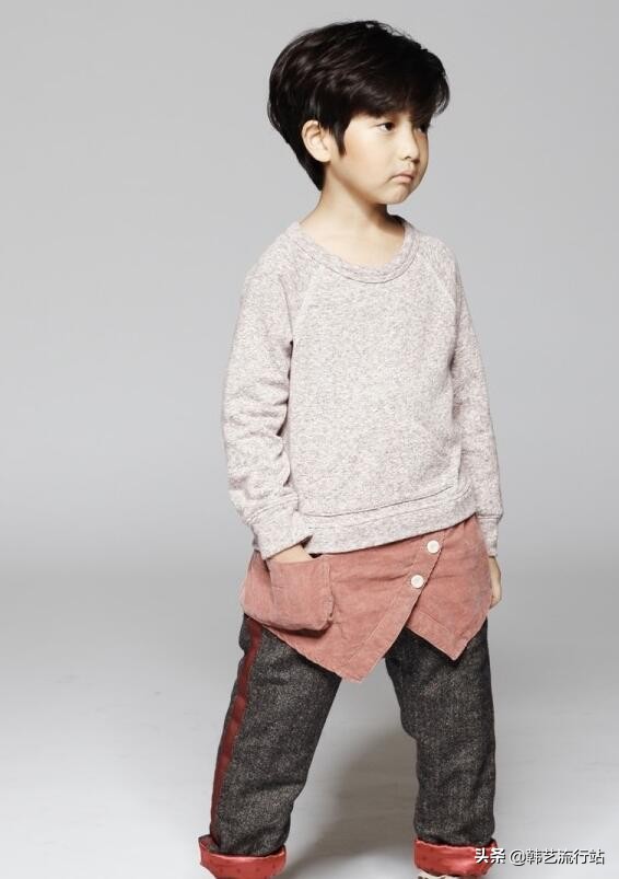 童装款式流行趋势调查,看好韩版童装的个性与活力