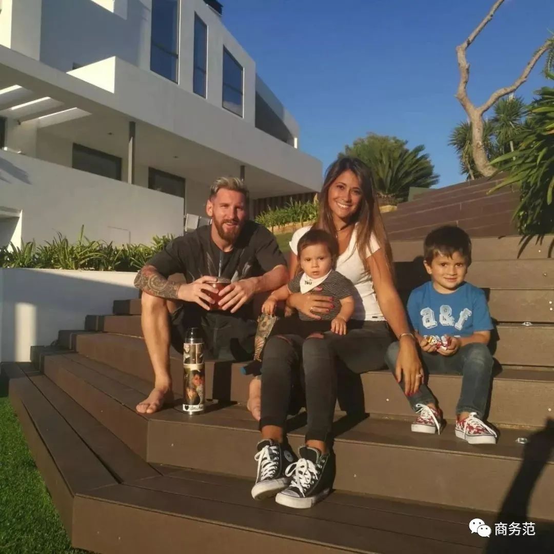 17岁梅西首秀照片,梅西34岁首战刷爆3项纪录