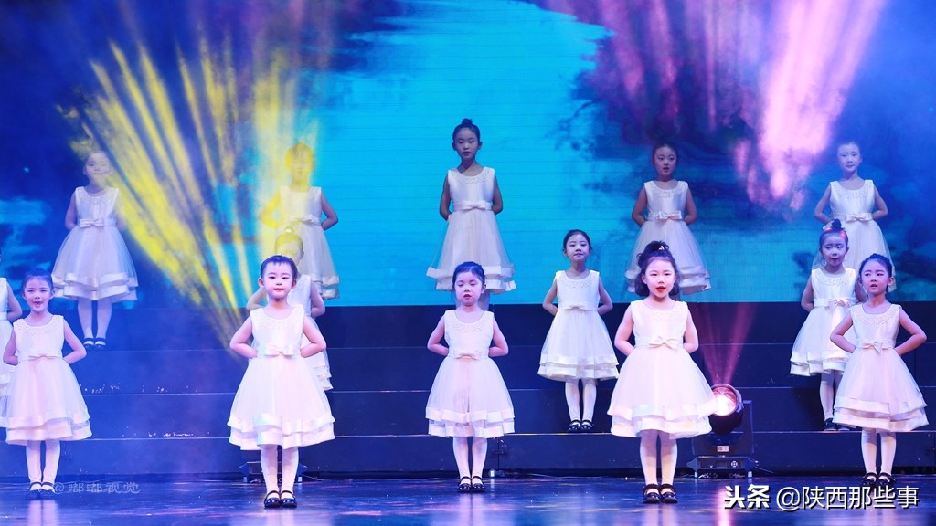 小天鹅艺术团童心向党,陕西省小天鹅艺术团点亮中国梦