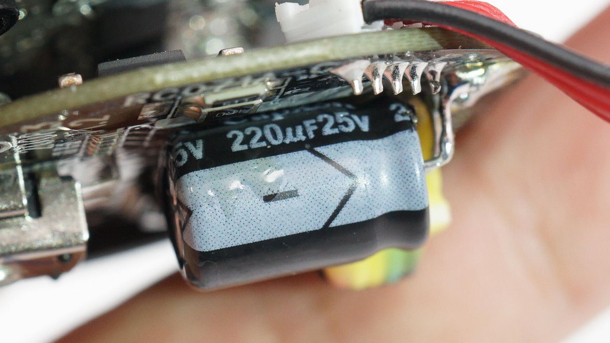 电钻拧三合一螺丝,微型手持小电钻拆解