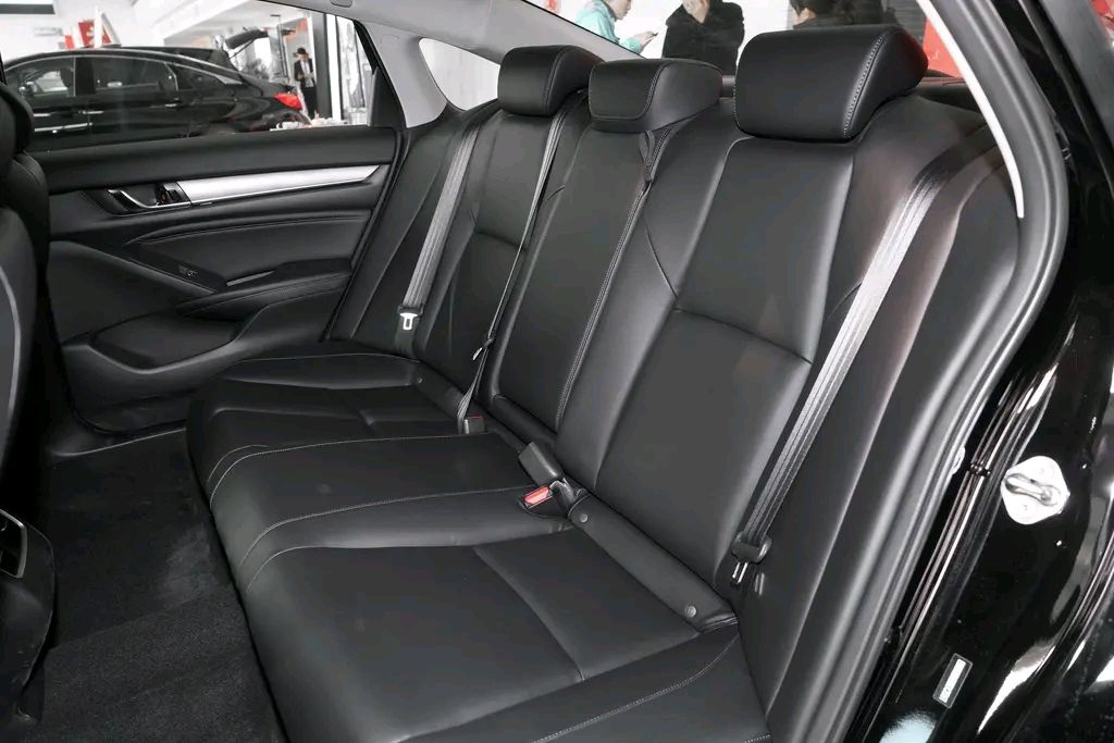 七代雅阁和老款宝来,宝来和雅阁哪个好