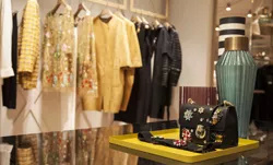 女儿再也不用担心妈妈买不到漂亮衣服啦