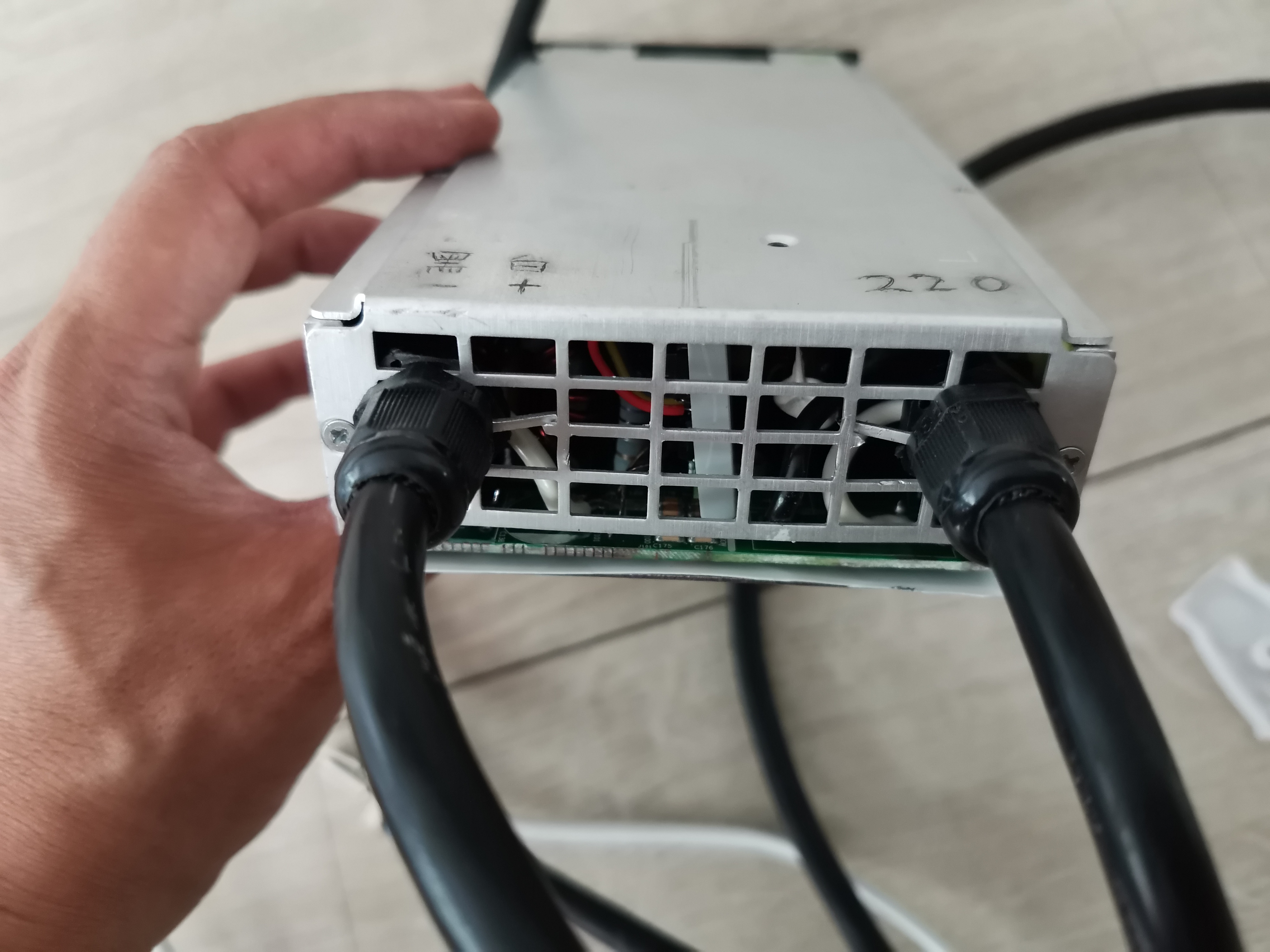 磷酸铁锂做三轮车电池,给电动三轮做一个磷酸铁锂电池