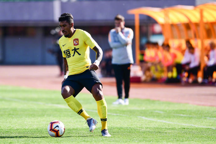 恒大犯规红牌,恒大亚冠飞铲红牌