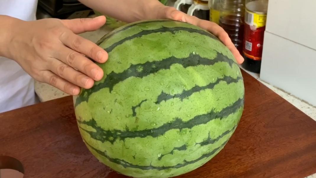 买西瓜的时候不要用手去拍,买西瓜认准这四点保证香甜多汁