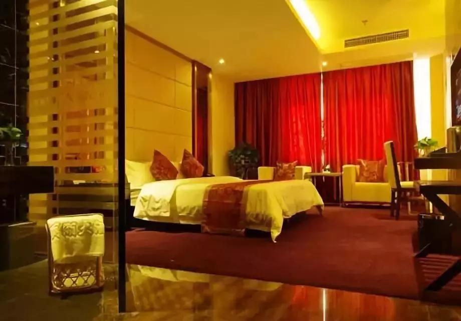 百色凌云玻璃桥旅游景区,百色玻璃桥景区