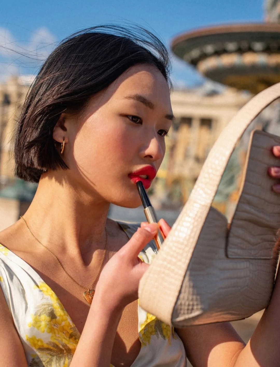 法国女性为什么那么多风情,法国女人的穿衣品味特点