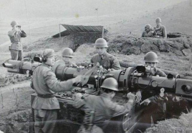 胡志明上门求援,毛主席:你来自越南,我在湖南,咱们一家子