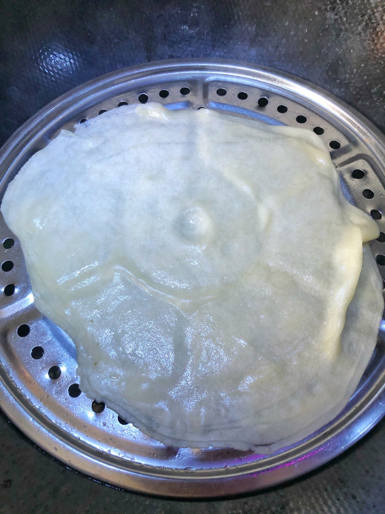 剩的饺子皮别扔这样做比春卷好吃,剩下的饺子皮怎么做才好吃