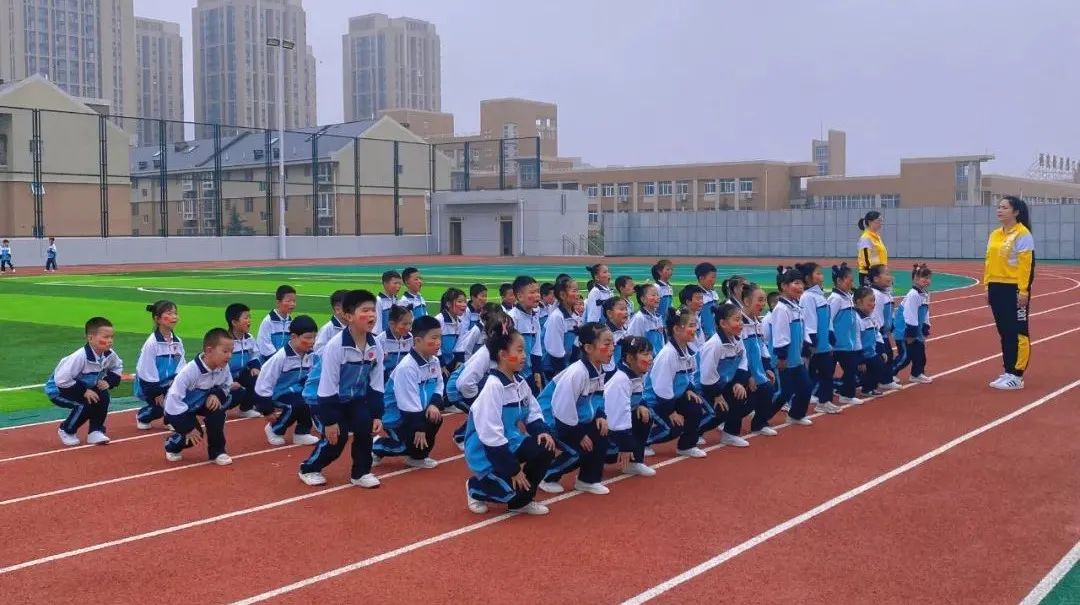 建*党**百年喜迎国庆——西安经开第二小学队列队形广播*比操**赛