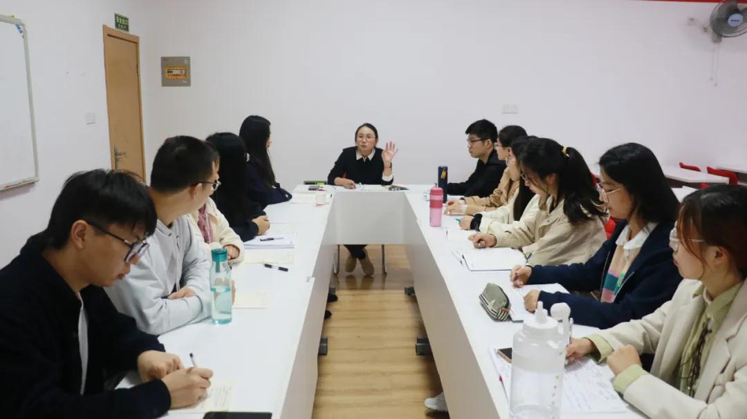 银行面试可以穿常服吗,银行面试可以穿西装加马丁靴吗