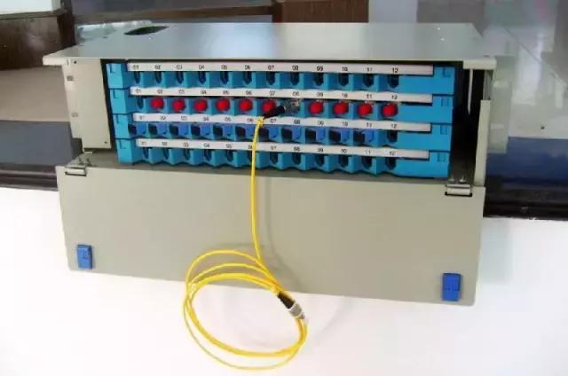 光纤终端盒盘纤教程,光缆终端盒与熔纤盘的区别