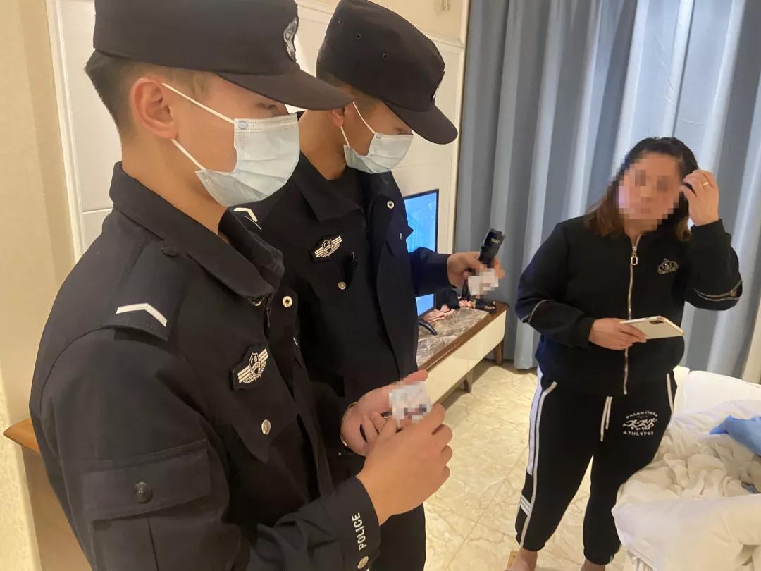 凌晨出动开展夜查行动,警方星夜清查风暴