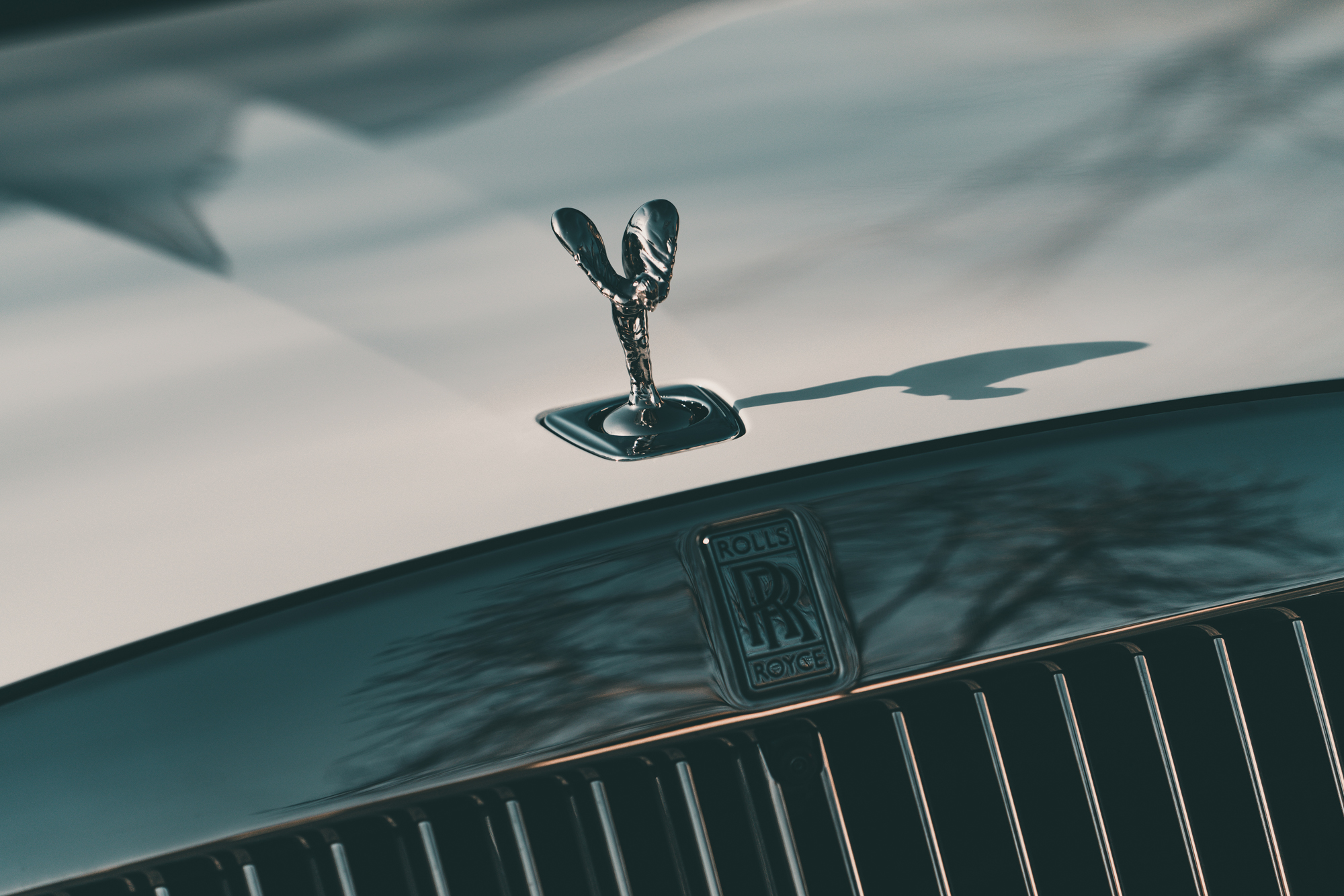 2022款劳斯莱斯古思特白色试驾,劳斯莱斯全新古思特驾驶感受