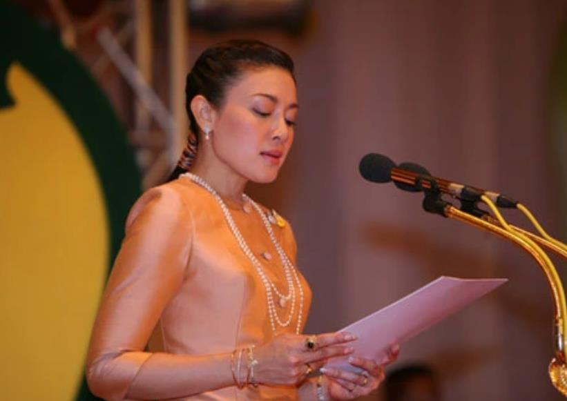 西拉米年轻照片女,西拉米年轻有多美