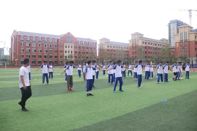 展体育风采,展风采促交流共成长