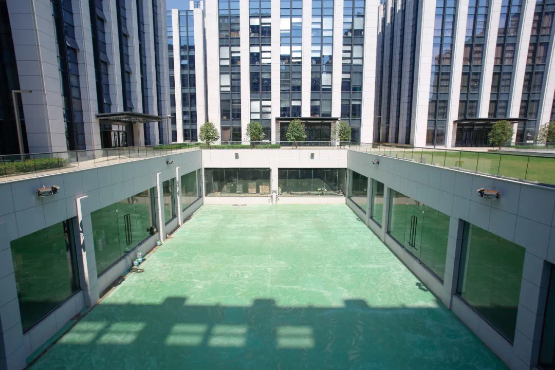 高大上!惟亚蒂独家合作球场灯的智谷富春园足球场正式投入使用