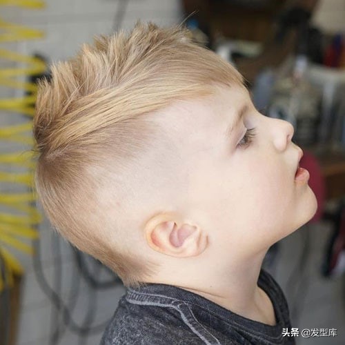 50岁鲻鱼头烫发发型,短发发型女2020流行发型鲻鱼头