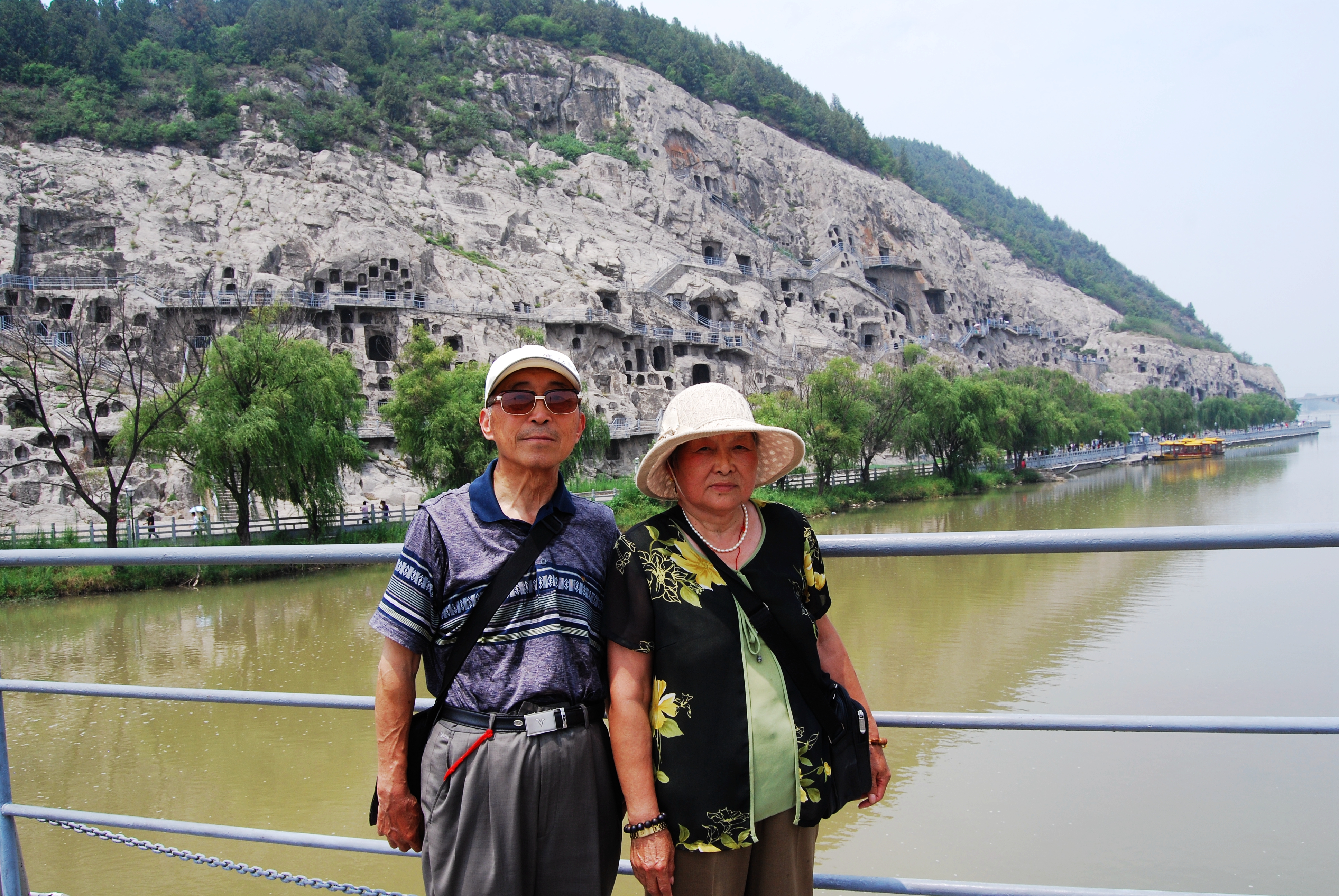 龙门石窟的卢舍那大佛的资料,龙门石窟卢舍那大佛的实际名字