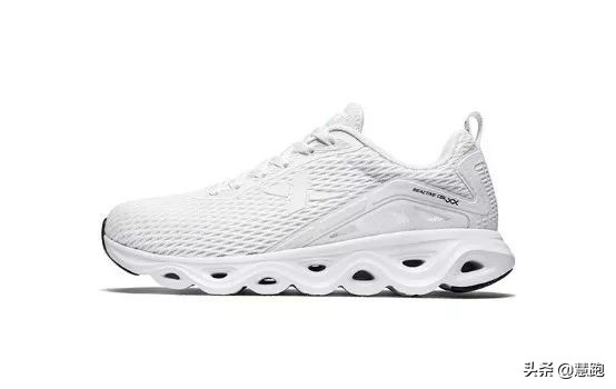 国产跑鞋r2与李宁跑鞋对比,近几年崛起的国产跑鞋品牌