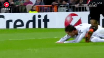 球王也假摔？盘点C罗假摔